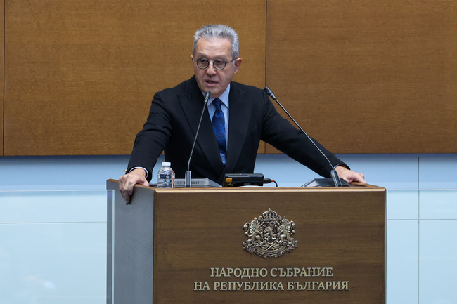 Парламентарната група на ДПС потвърждава своя ангажимент към хората, бизнеса и общините и през тази година, заяви в декларация Йордан Цонев