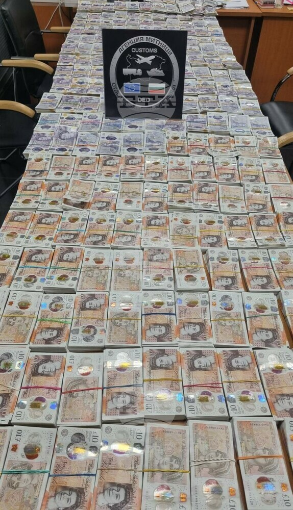 Недекларирана валута за близо 900 000 лева е открита на "Капитан Андреево"