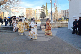 Сливен - митрополит Йоаникий - поклонение - литургия