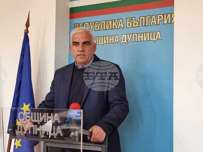 Навършва се една година от изчезването на 17-годишната Ивана Георгиева от Дупница, напомни кметът Първан Дангов