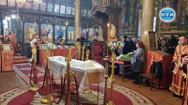 Миряните и клирът се прощават днес със Сливенския митрополит Йоаникий
