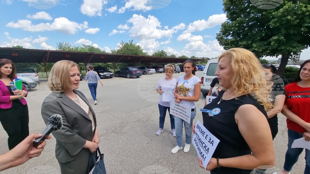 Когато предложим реални мерки за реформа, заплатите на надзирателите ще бъдат увеличени, каза в Сливен правосъдният министър