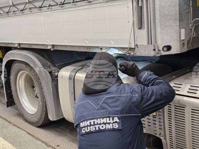 Митничари на "Капитан Андреево" разкриха отклоняване от транзит на стоки за близо 400 000 лева 