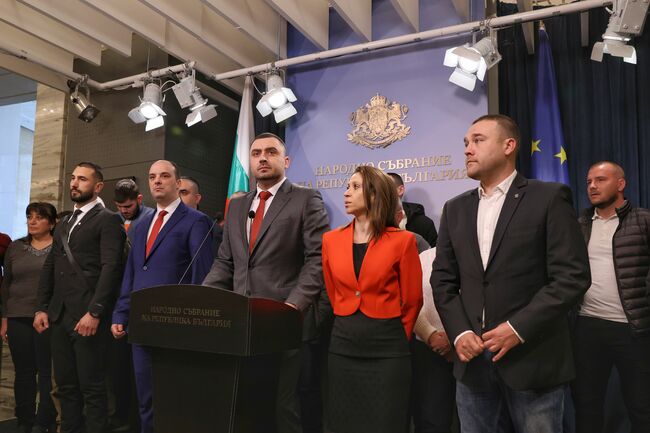 От „Възраждане“ са подготвили сигнал до прокуратурата за намерение да бъде изграден фотоволтаичен парк в казанлъшкото село Кънчево