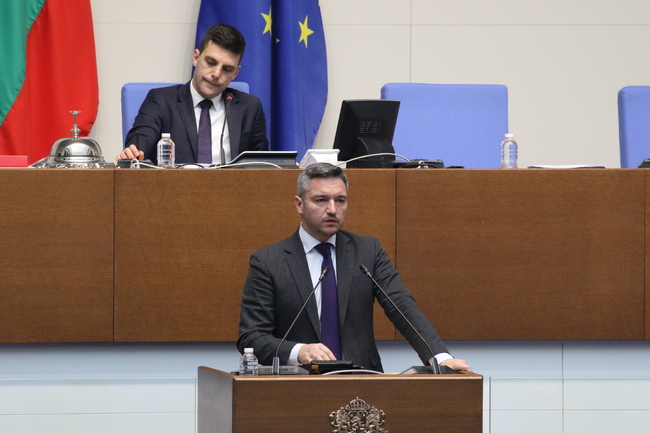 Вигенин към Габриел: Какво се случи по Коледа, та променихте позицията си за Шенген и крихте подписаната декларация