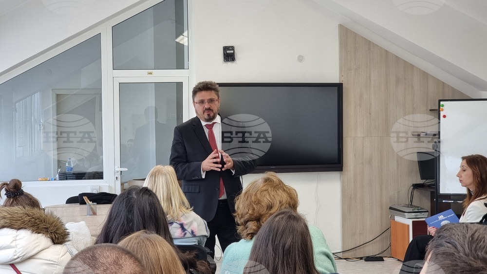 Кирил Вълчев се срещна с ученици от Националната Априловска гимназия в Габрово