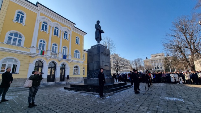 Днес бяха отбелязани 189 години от създаването на Национална Априловска гимназия в Габрово