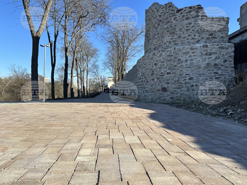 Продължава облагородяването около Ямболската средновековна крепост
