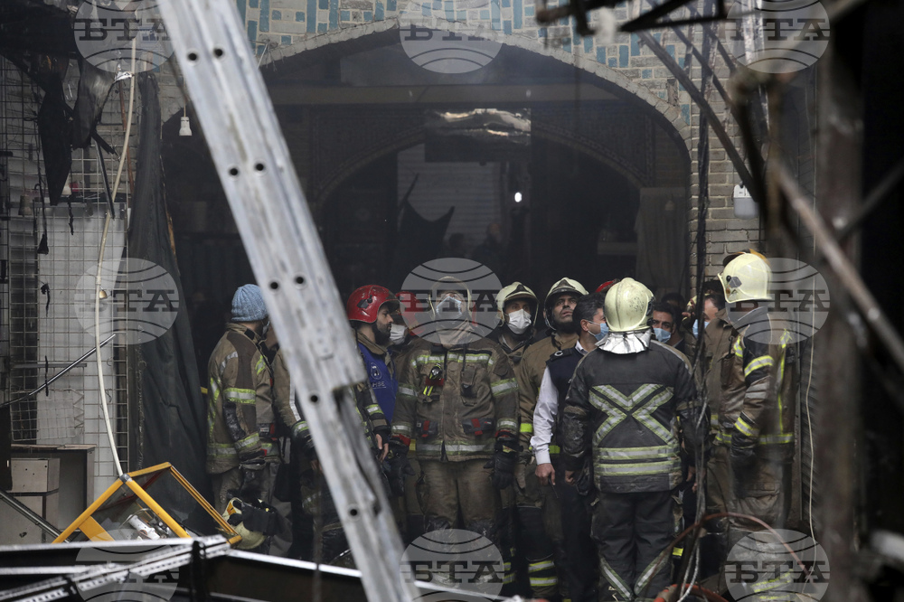 Голям пожар пламна на пазар в Техеран