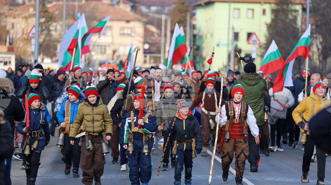 Многолюдно шествие ще даде началото на тазгодишното издание на кукерския фестивал „Симитлия – древната земя на кукерите“