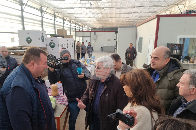 Село Мало Конаре - Кирил Вътев - оранжерия