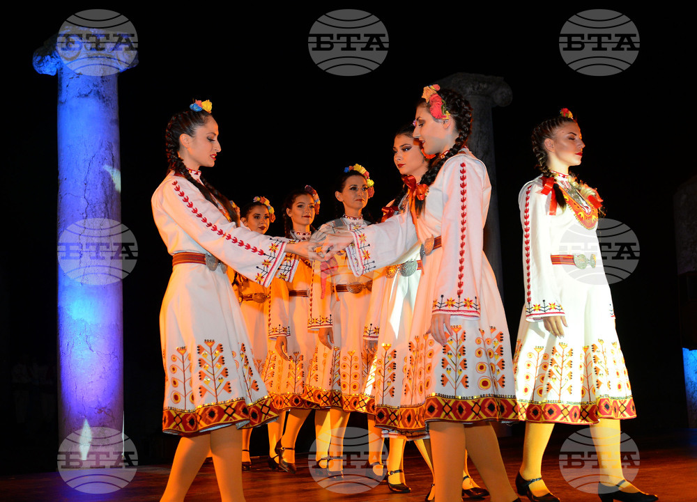 Разград - ансамбъл "Чинари" - танцов спектакъл