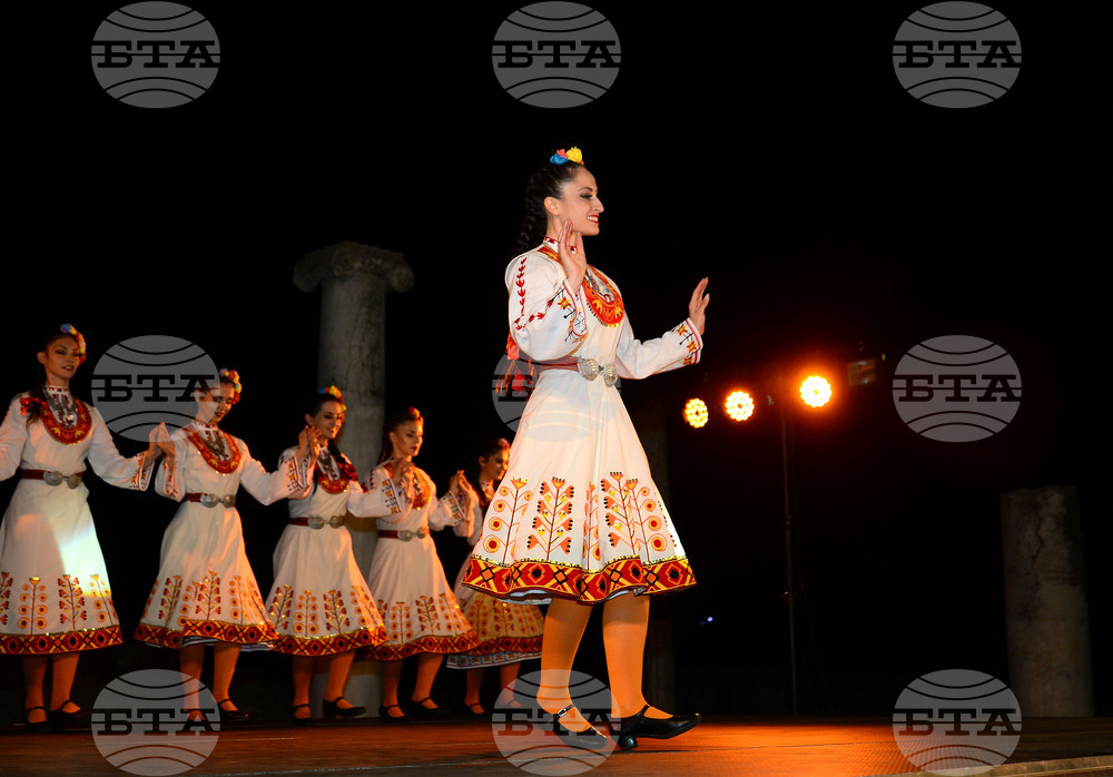 Разград - ансамбъл "Чинари" - танцов спектакъл