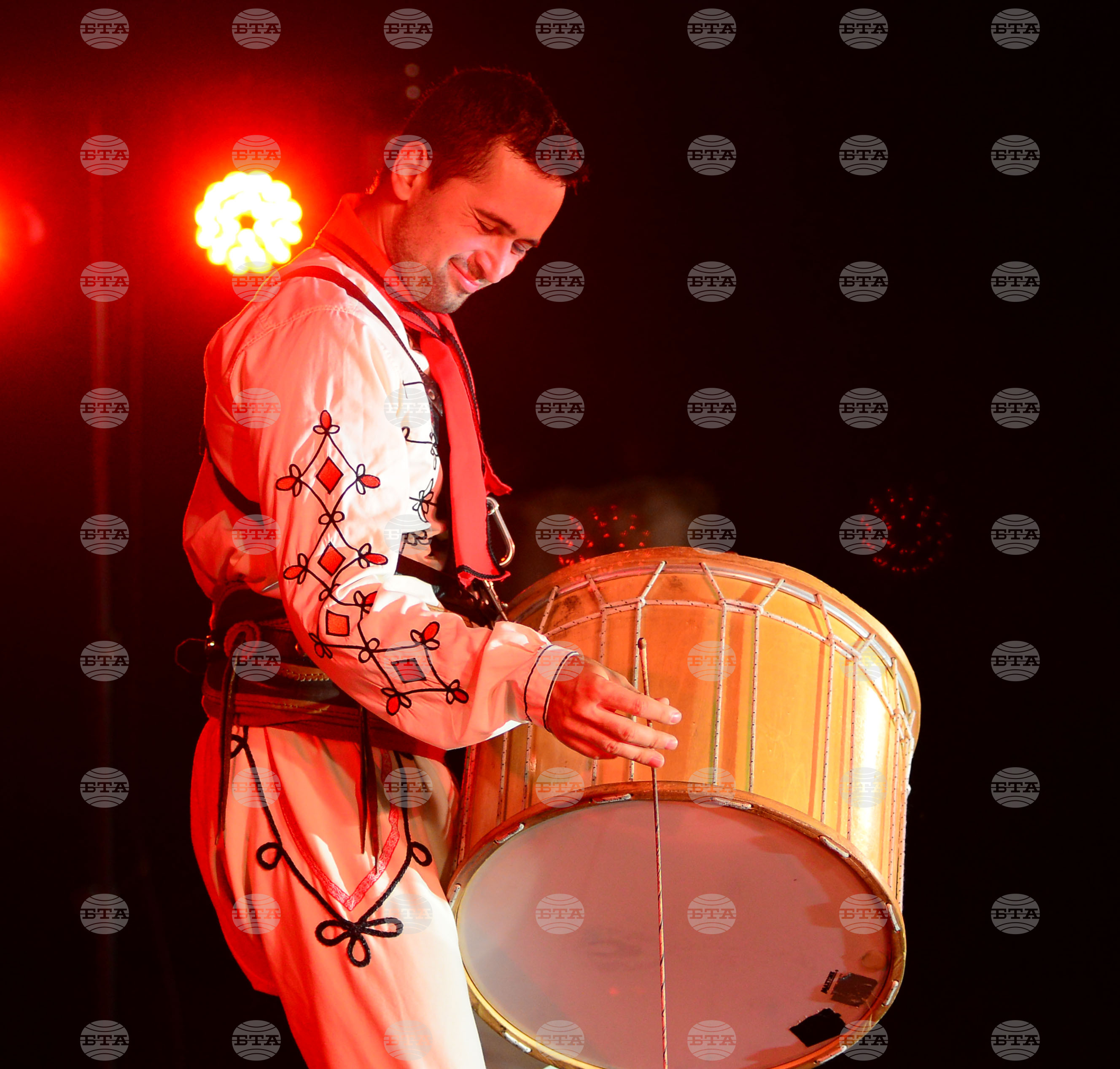 Разград - ансамбъл "Чинари" - танцов спектакъл