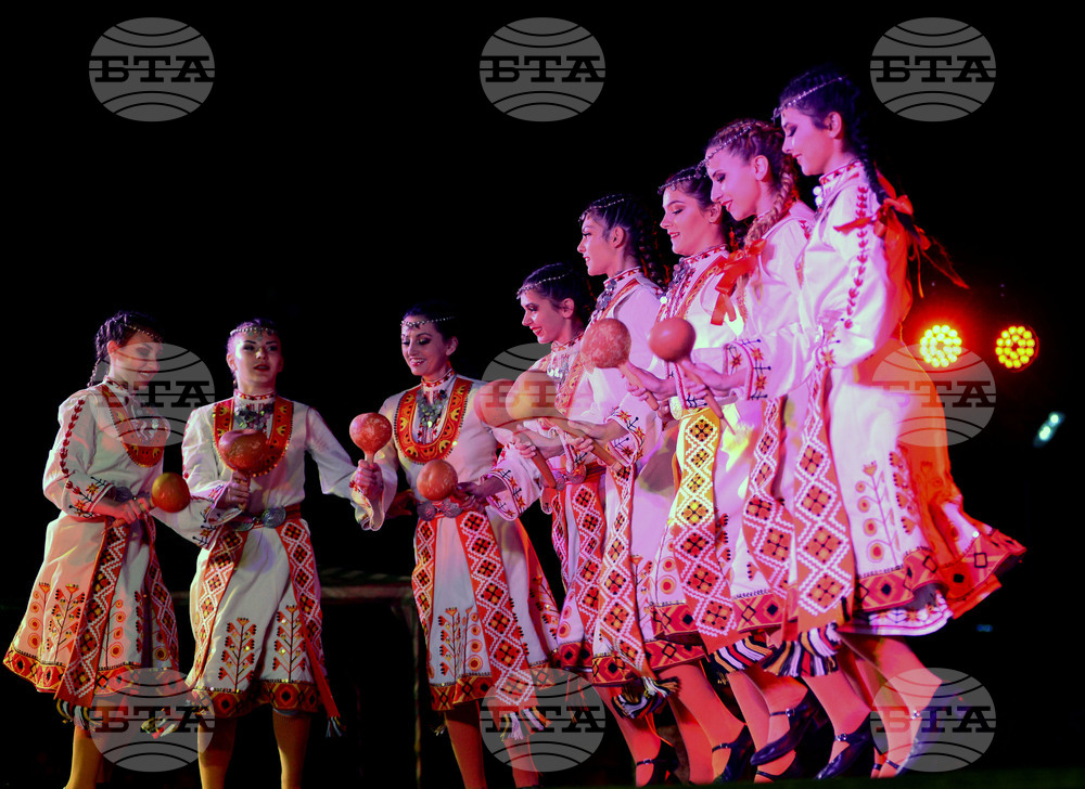 Разград - ансамбъл "Чинари" - танцов спектакъл