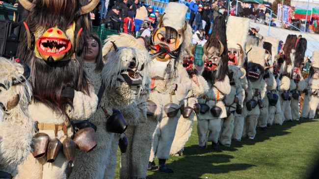 От днес започва двудневният фестивал „Симитлия – Древната земя на кукерите“, в който ще дефилират групи от цялата страна