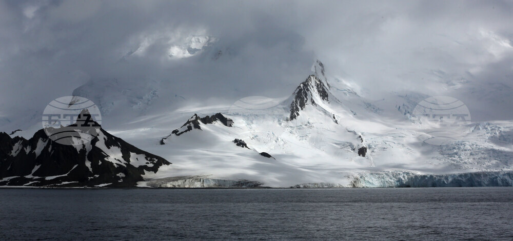 Part of Third Group of Bulgarian Antractic Explorers Reach Livingston Island