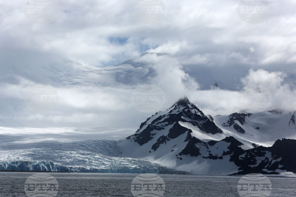 Part of Third Group of Bulgarian Antractic Explorers Reach Livingston Island