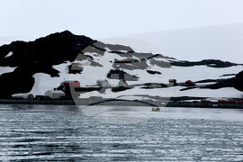 Part of Third Group of Bulgarian Antractic Explorers Reach Livingston Island