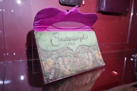 Румъния - изложба “Чанти: отвътре навън“