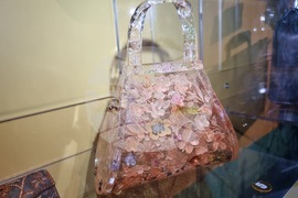 Румъния - изложба “Чанти: отвътре навън“