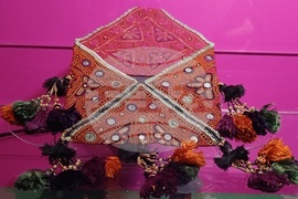 Румъния - изложба “Чанти: отвътре навън“