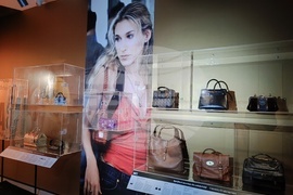 Румъния - изложба “Чанти: отвътре навън“