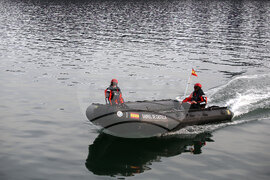 Остров Дисепшън - Национална антарктическа експедиция - Разтоварване на провизии и апаратура за испанската полярна база „Габриел де Кастия“