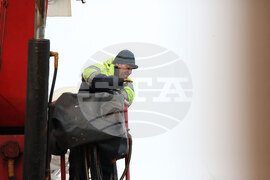 Остров Дисепшън - Национална антарктическа експедиция - Разтоварване на провизии и апаратура за испанската полярна база „Габриел де Кастия“