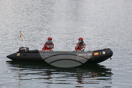 Остров Дисепшън - Национална антарктическа експедиция - Разтоварване на провизии и апаратура за испанската полярна база „Габриел де Кастия“