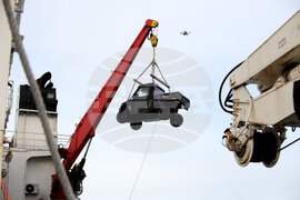 Остров Дисепшън - Национална антарктическа експедиция - Разтоварване на провизии и апаратура за испанската полярна база „Габриел де Кастия“