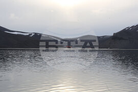 Остров Дисепшън - Национална антарктическа експедиция - Разтоварване на провизии и апаратура за испанската полярна база „Габриел де Кастия“