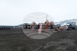 Остров Дисепшън - Национална антарктическа експедиция - Разтоварване на провизии и апаратура за испанската полярна база „Габриел де Кастия“