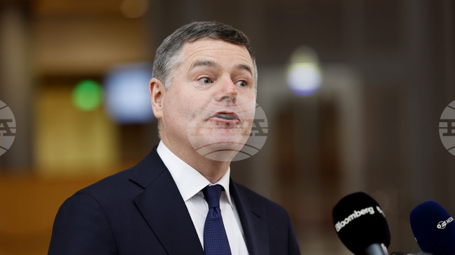 Подкрепата за еврото в използващите го страни е над 80 процента, посочи председателят на Еврогрупата Паскал Донъхю