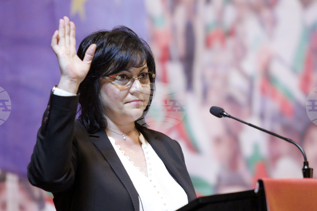 Корнелия Нинова - юрист и политик