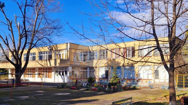 Децата от детска градина „Пчелица“ в Търговище ще се обучават в пет други сгради заради ремонт