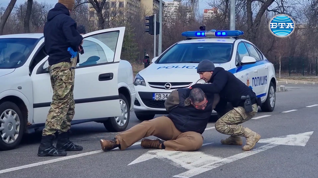 Системно и периодично ще се провеждат обучения на служителите в МВР във връзка с полицейската им работа, каза министър Калин Стоянов