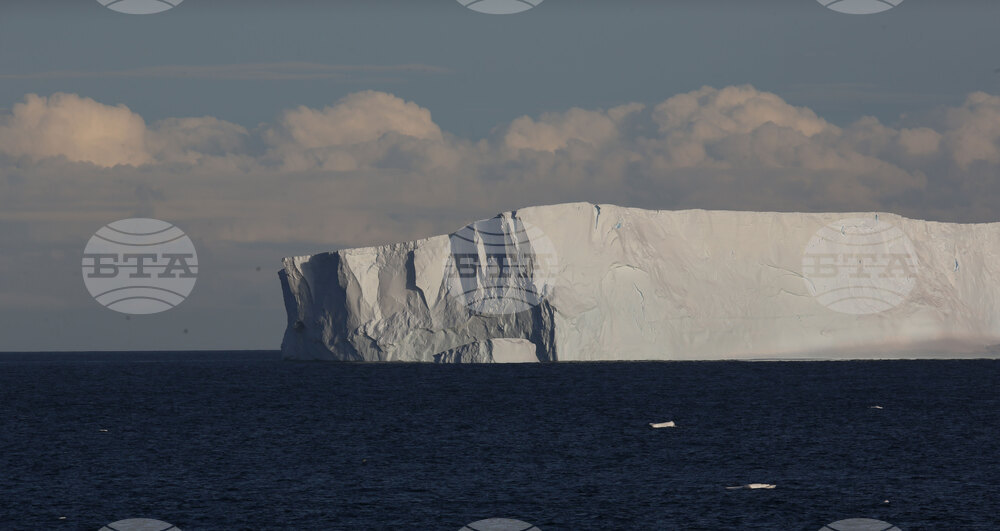 RSV 421 Drops Anchor at Livingston Island