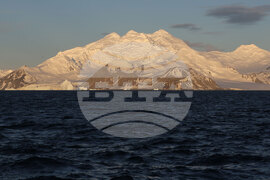 RSV 421 Drops Anchor at Livingston Island