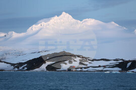 RSV 421 Drops Anchor at Livingston Island