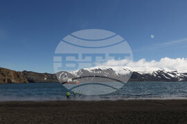 RSV 421 Drops Anchor at Livingston Island