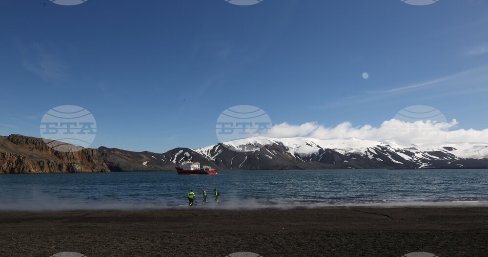 RSV 421 Drops Anchor at Livingston Island