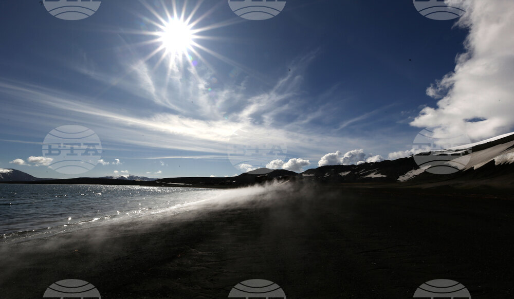 RSV 421 Drops Anchor at Livingston Island