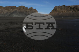 RSV 421 Drops Anchor at Livingston Island