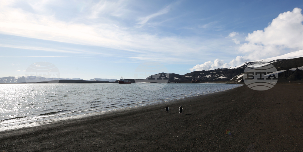 RSV 421 Drops Anchor at Livingston Island