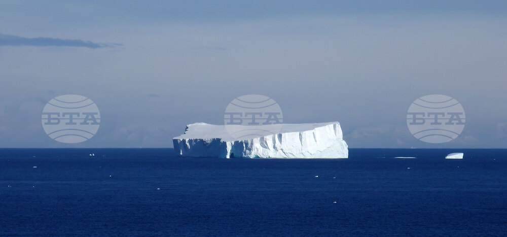 RSV 421 Drops Anchor at Livingston Island