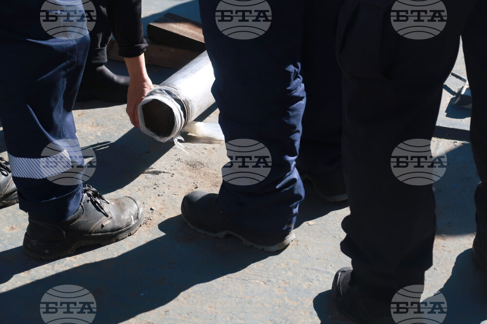 RSV 421 Drops Anchor at Livingston Island