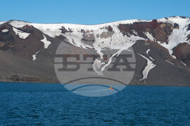 RSV 421 Drops Anchor at Livingston Island