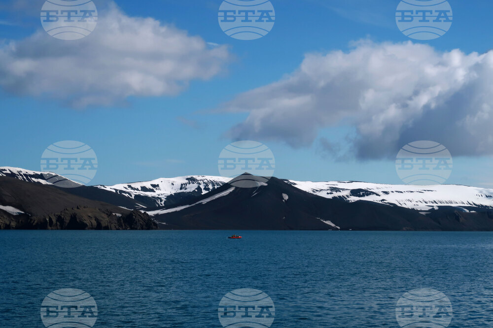 RSV 421 Drops Anchor at Livingston Island