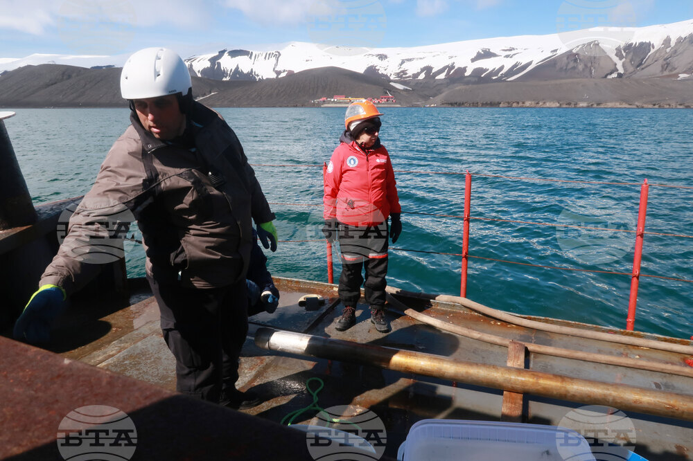 RSV 421 Drops Anchor at Livingston Island